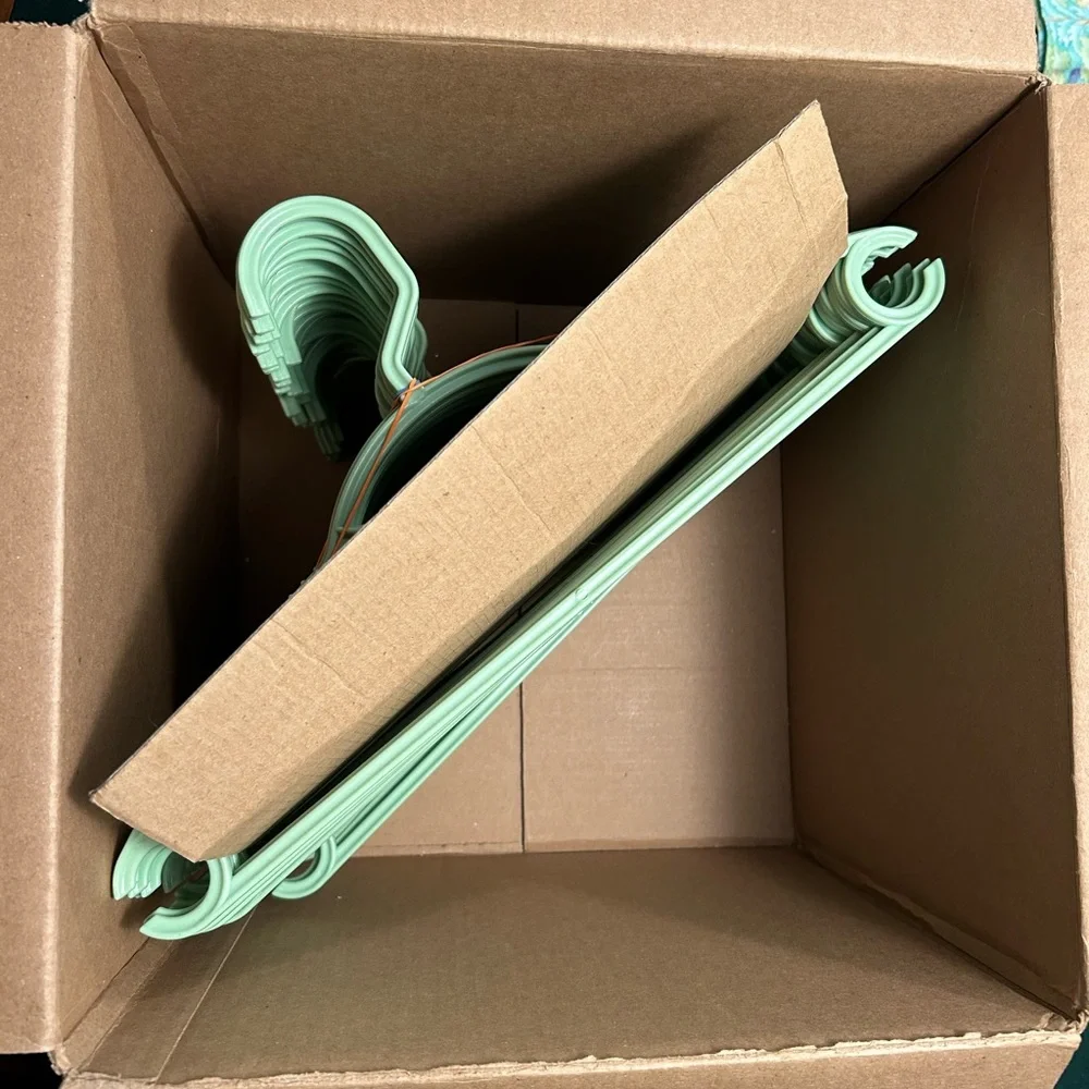 39 plastic hangers